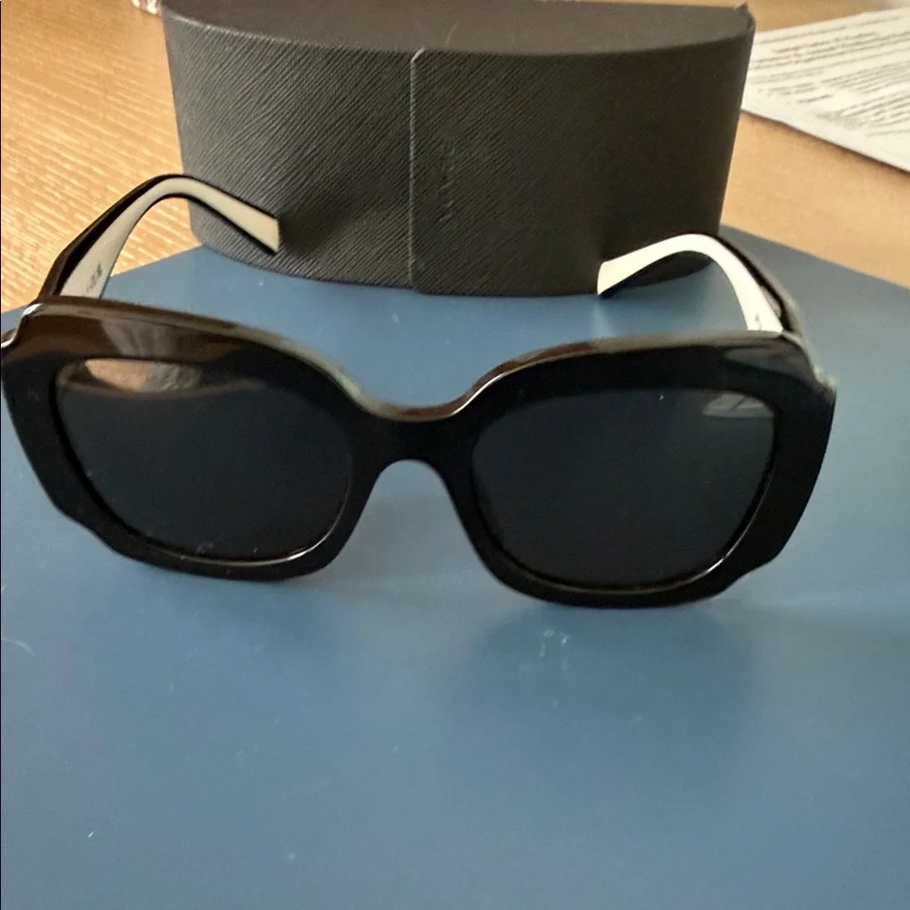 Elegant Black Prada Sunglasses - Picture 3 of 4